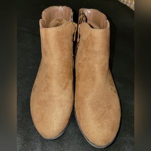 Toddler Girl's tan ankle boots